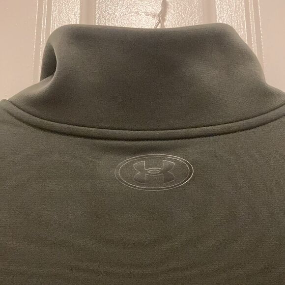 Under Armour Boys Full Zip Jacket in Dark Green with Black Detail. Size YXL. - Picture 3 of 10